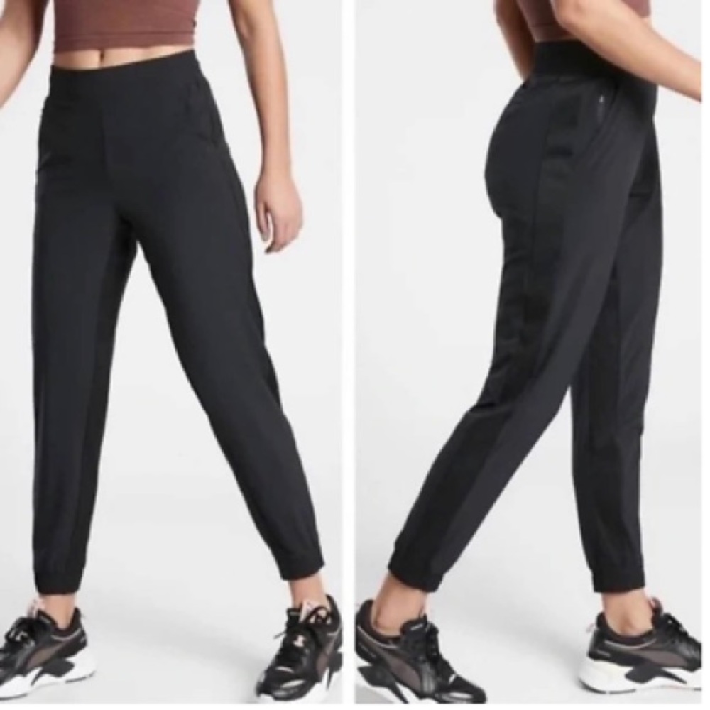 Athlete Textured Brooklyn Joggers Black, Size 2